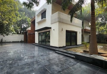 5 BHK House for Sale in Sainik Farm, Delhi